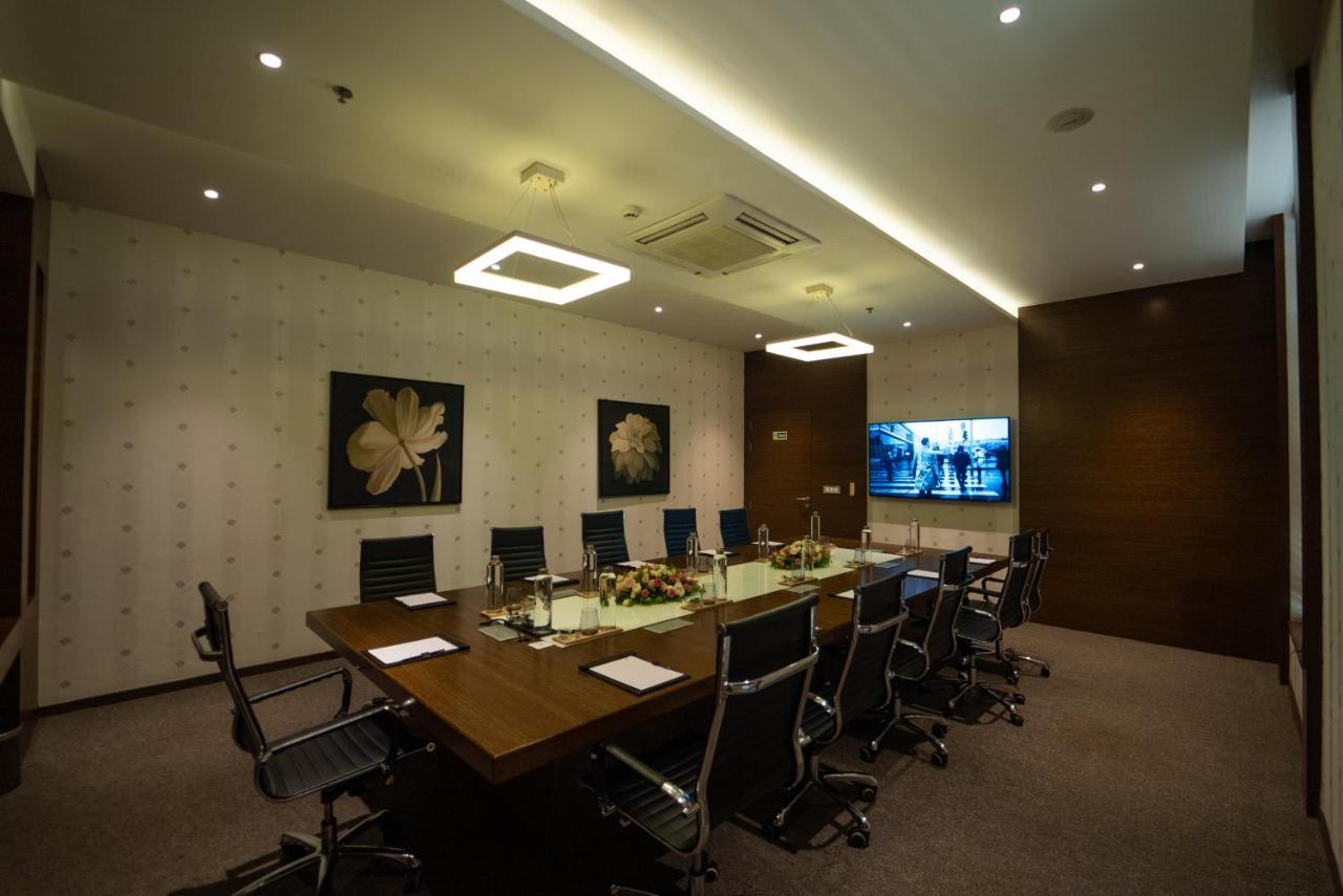 Hycinth Hotels Thiruvananthapuram Bagian luar foto
