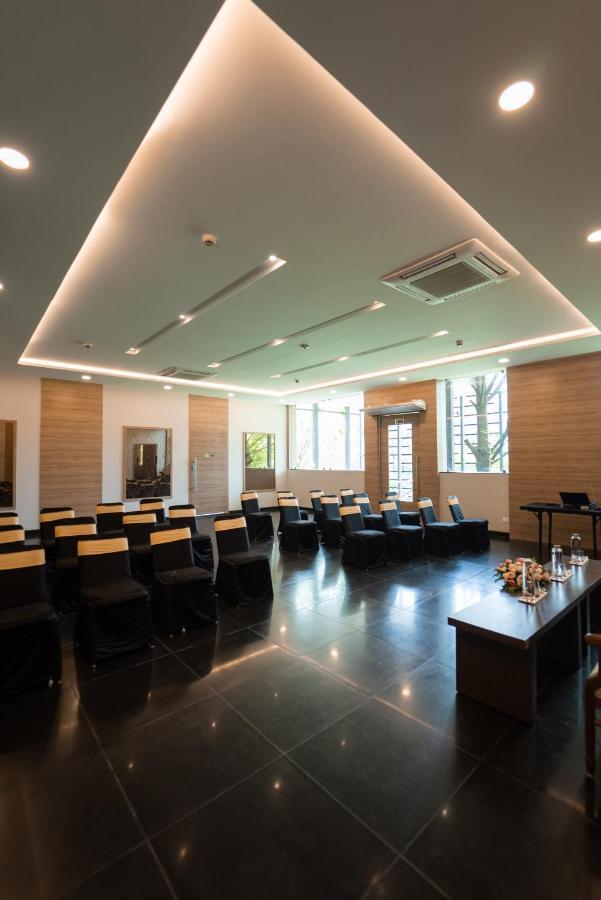 Hycinth Hotels Thiruvananthapuram Bagian luar foto
