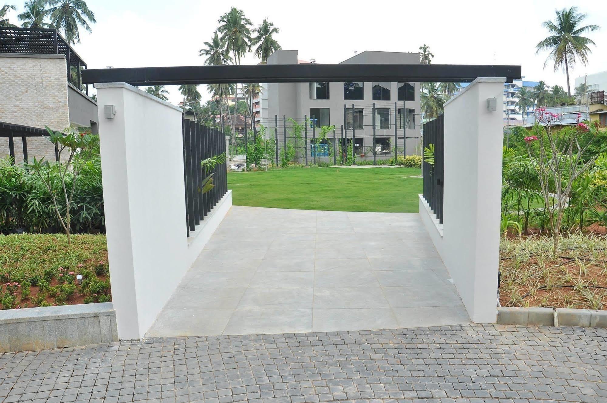 Hycinth Hotels Thiruvananthapuram Bagian luar foto