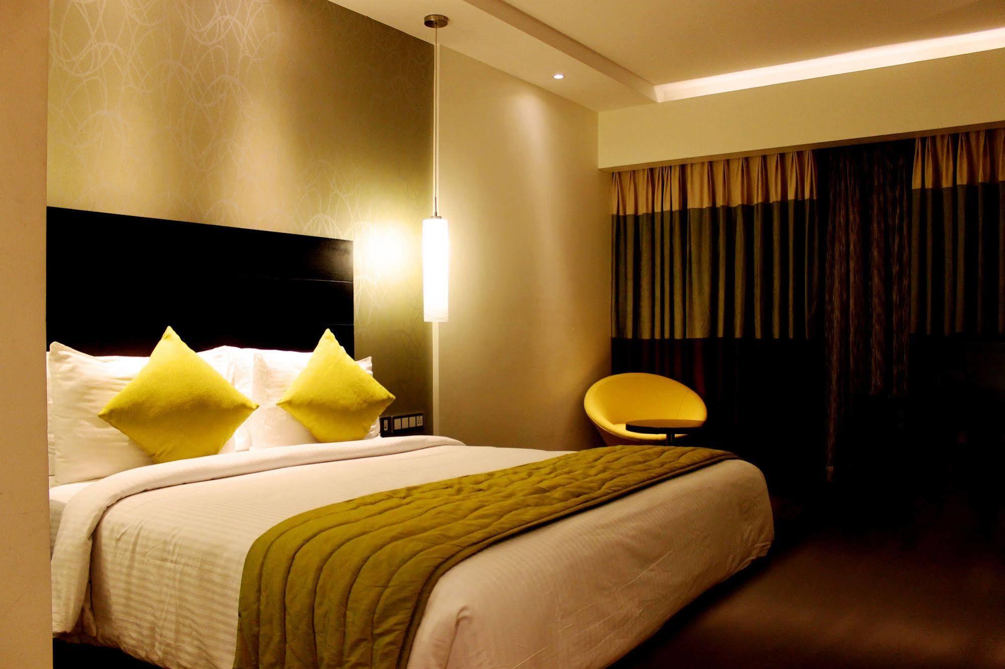 Hycinth Hotels Thiruvananthapuram Bagian luar foto