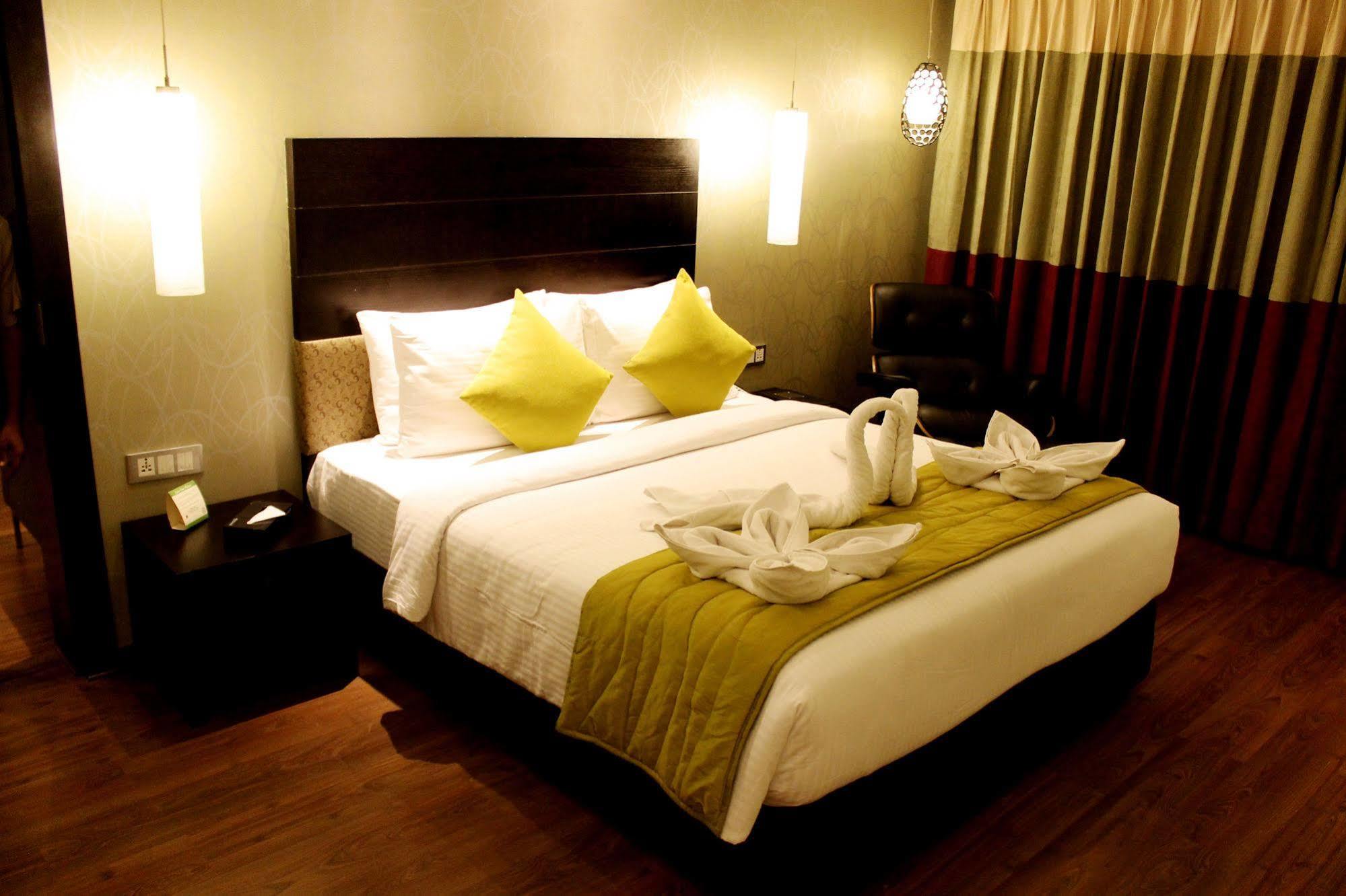 Hycinth Hotels Thiruvananthapuram Bagian luar foto