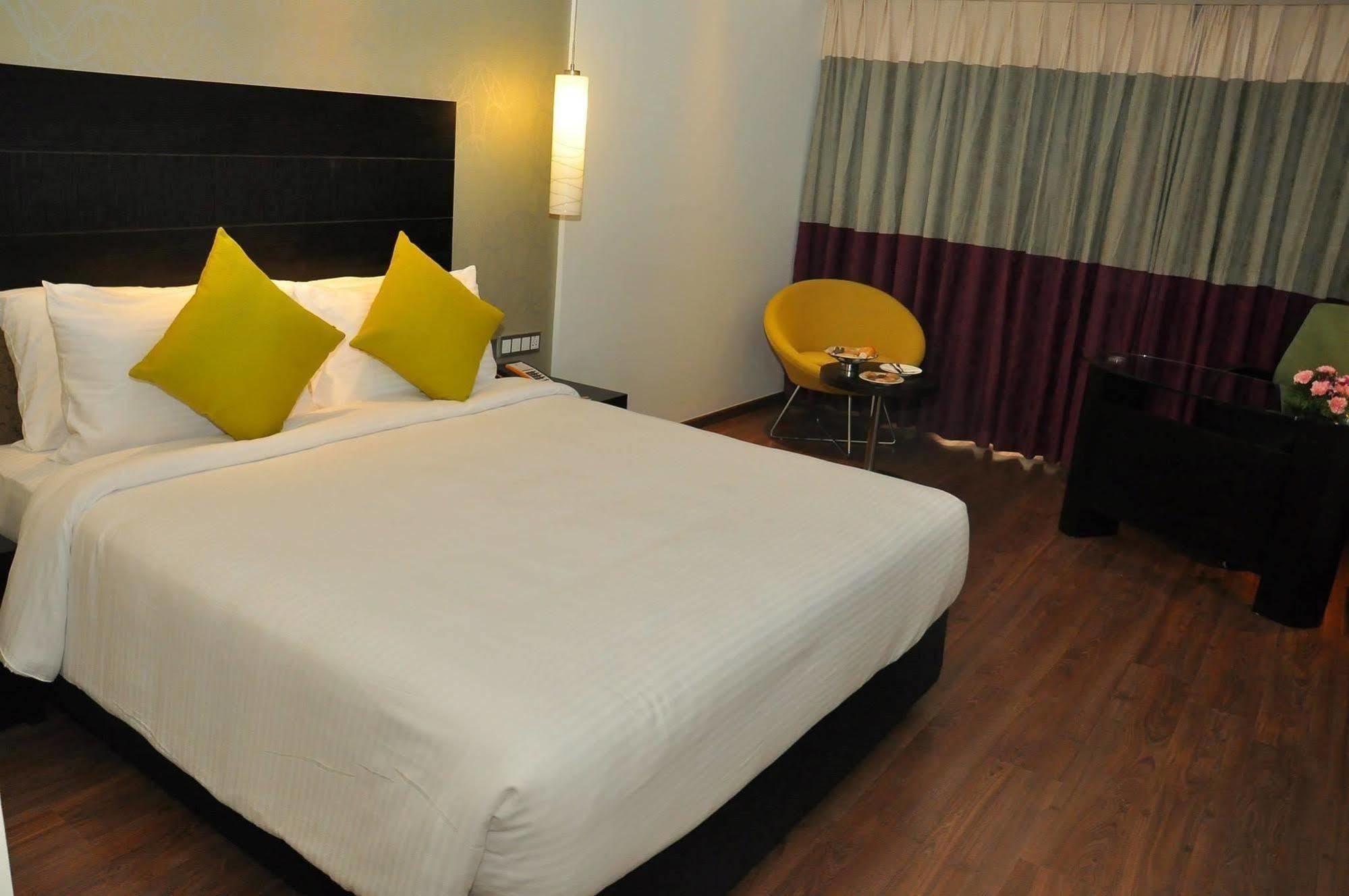 Hycinth Hotels Thiruvananthapuram Bagian luar foto
