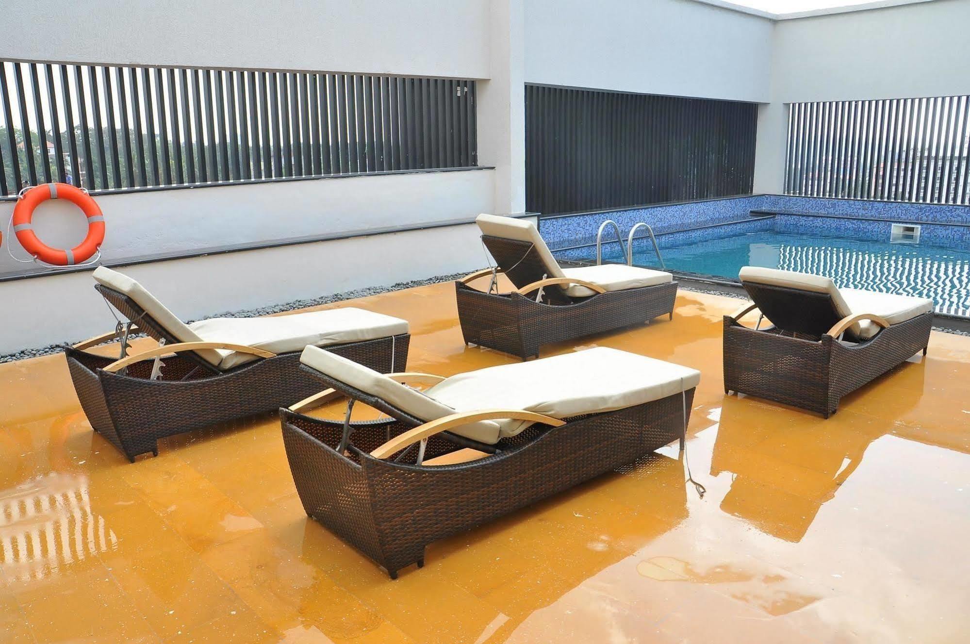 Hycinth Hotels Thiruvananthapuram Bagian luar foto